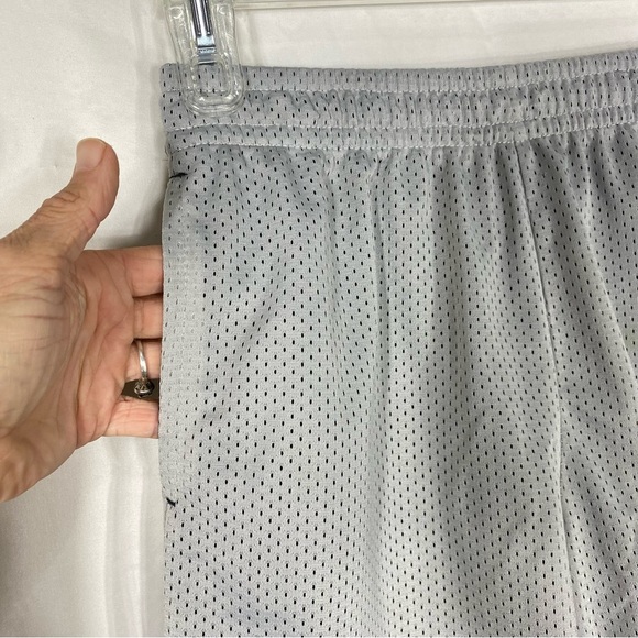 Athletic Works Kids Gray Mesh Athletic Basketball Shorts - Picture 4 of 7